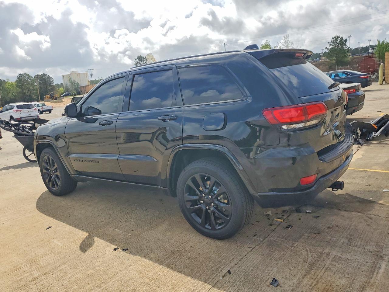 2019 JEEP GRAND CHEROKEE LAREDO photo 4