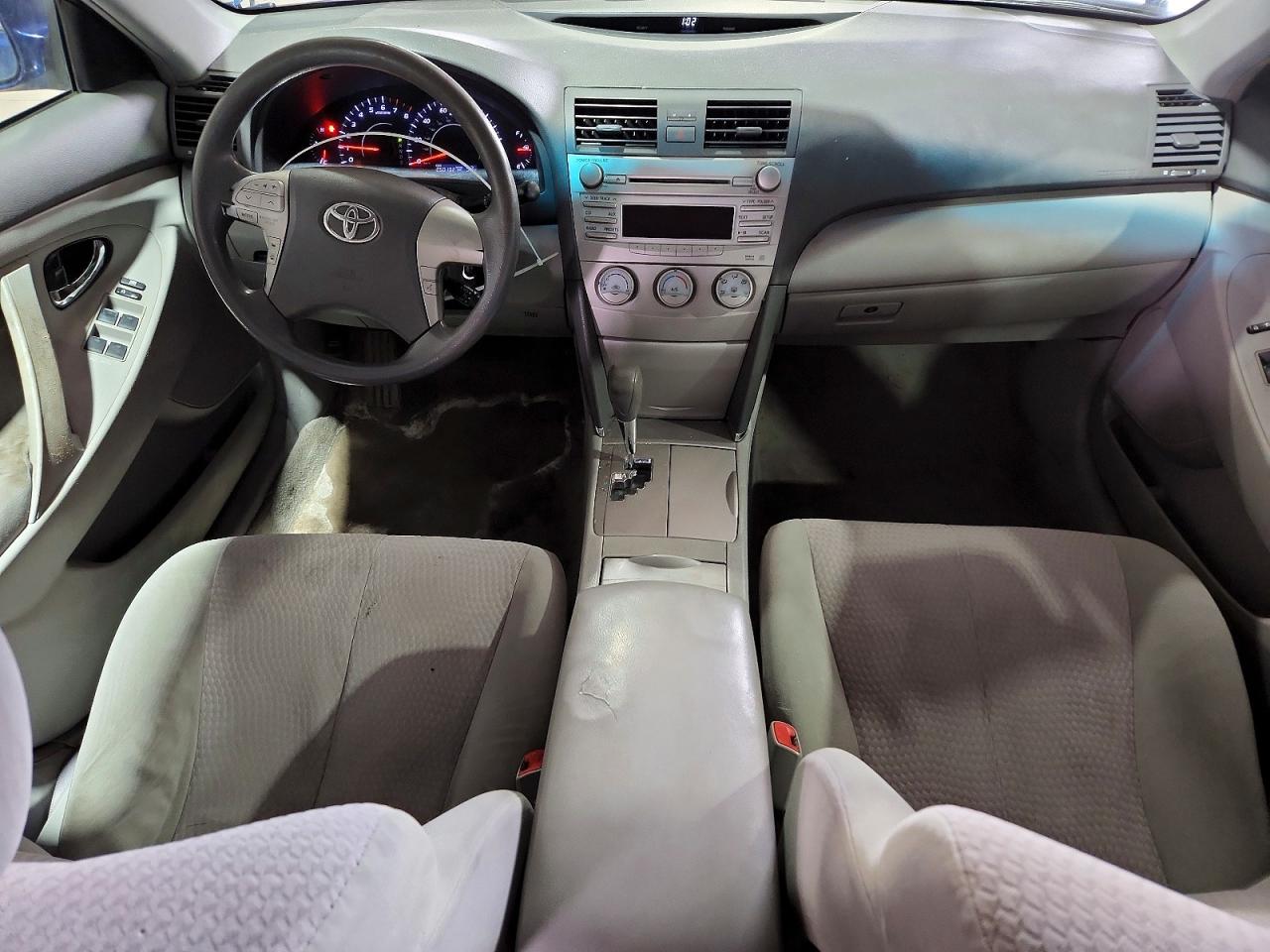 2010 TOYOTA CAMRY LE photo 22