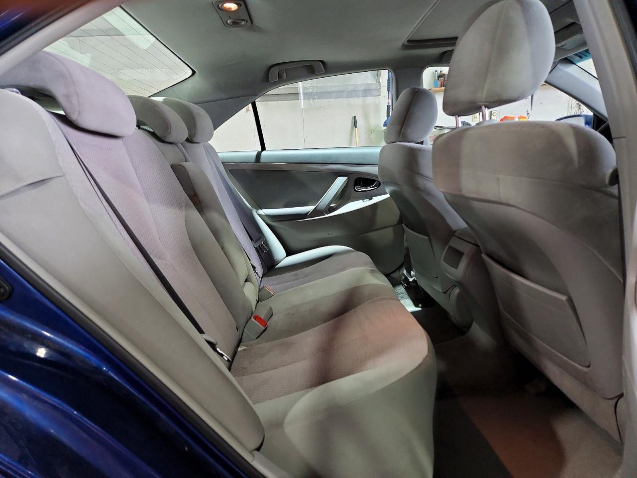 2010 TOYOTA CAMRY LE photo 28