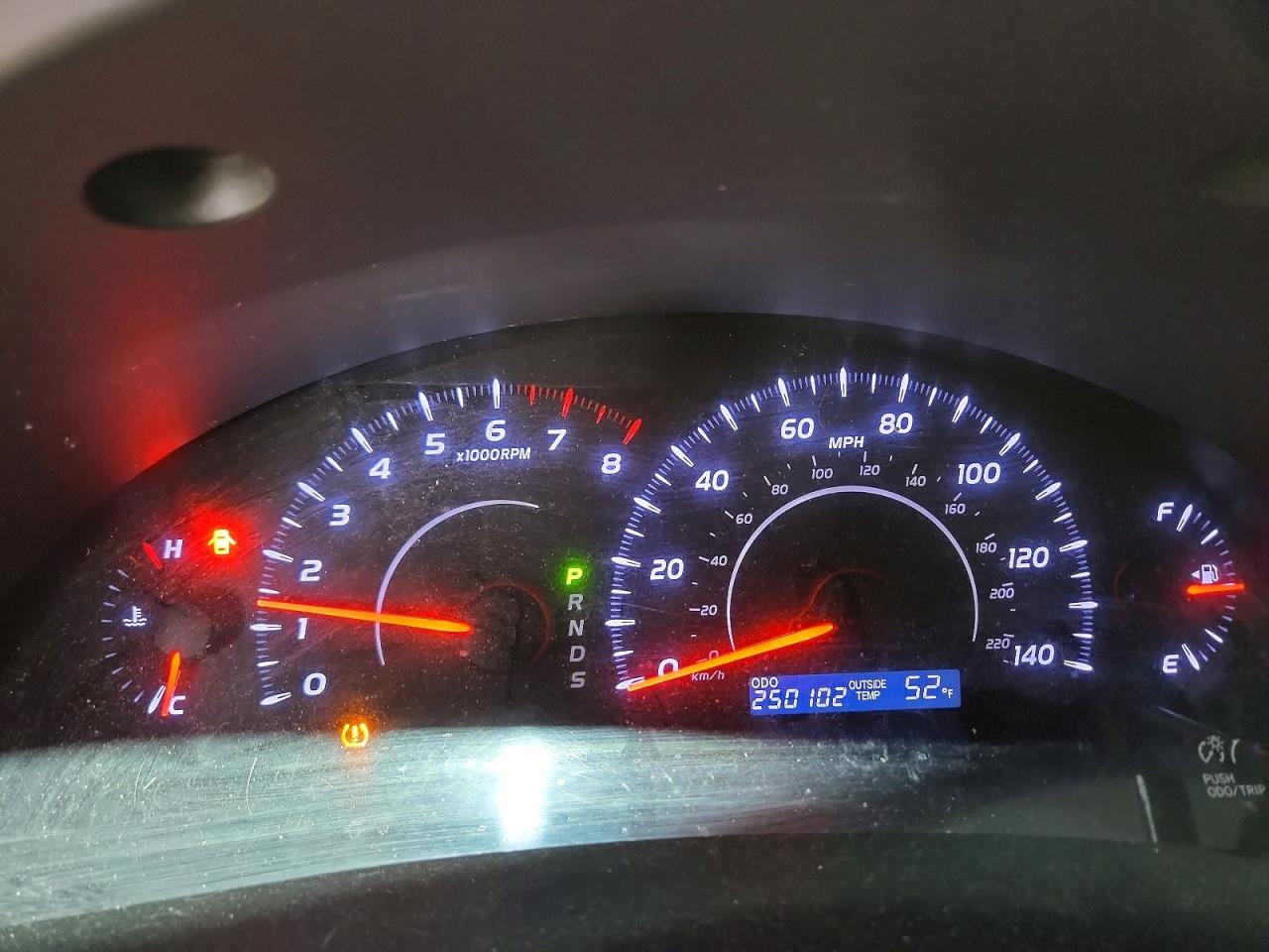 2010 TOYOTA CAMRY LE photo 25