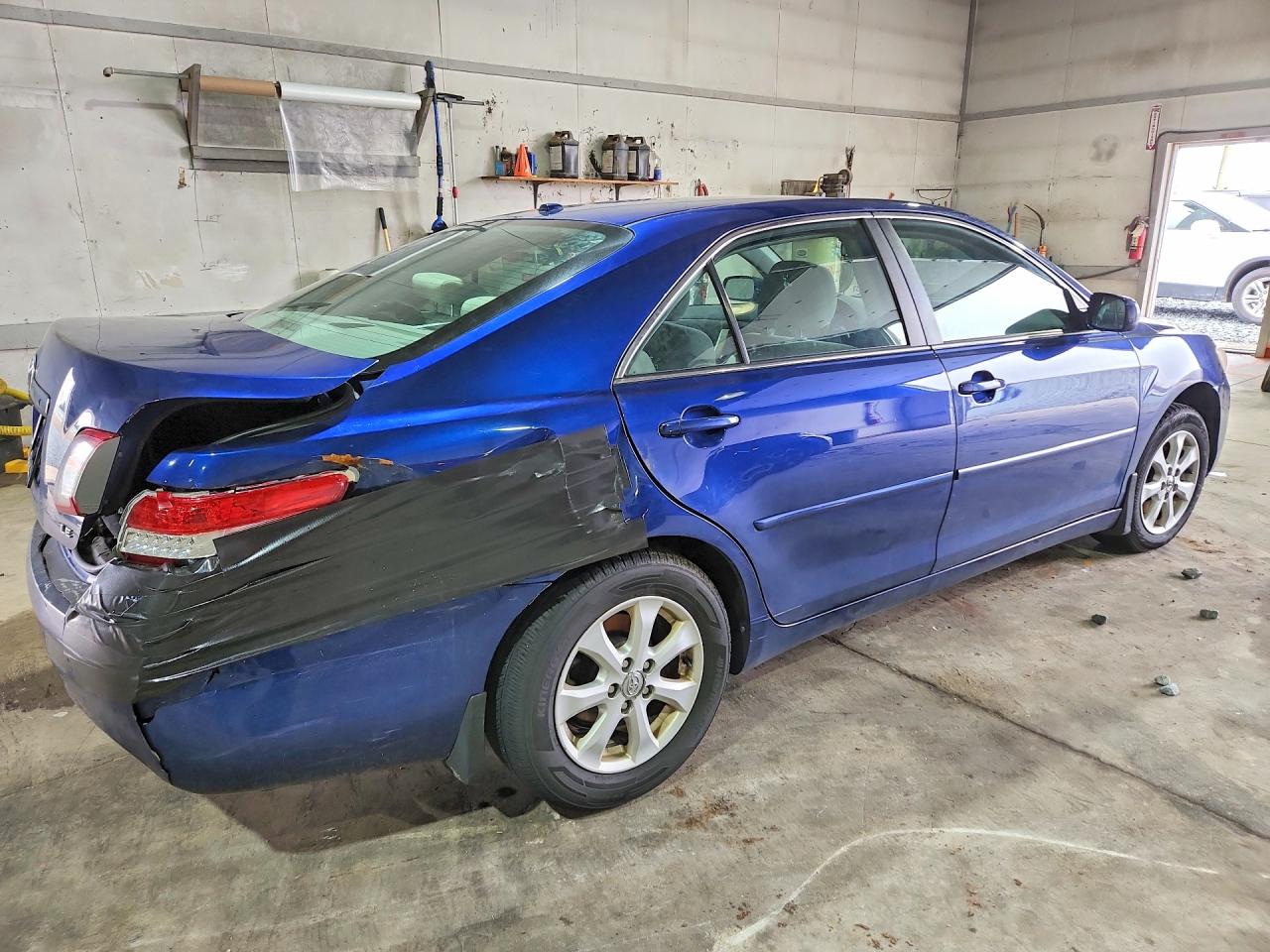 2010 TOYOTA CAMRY LE photo 7