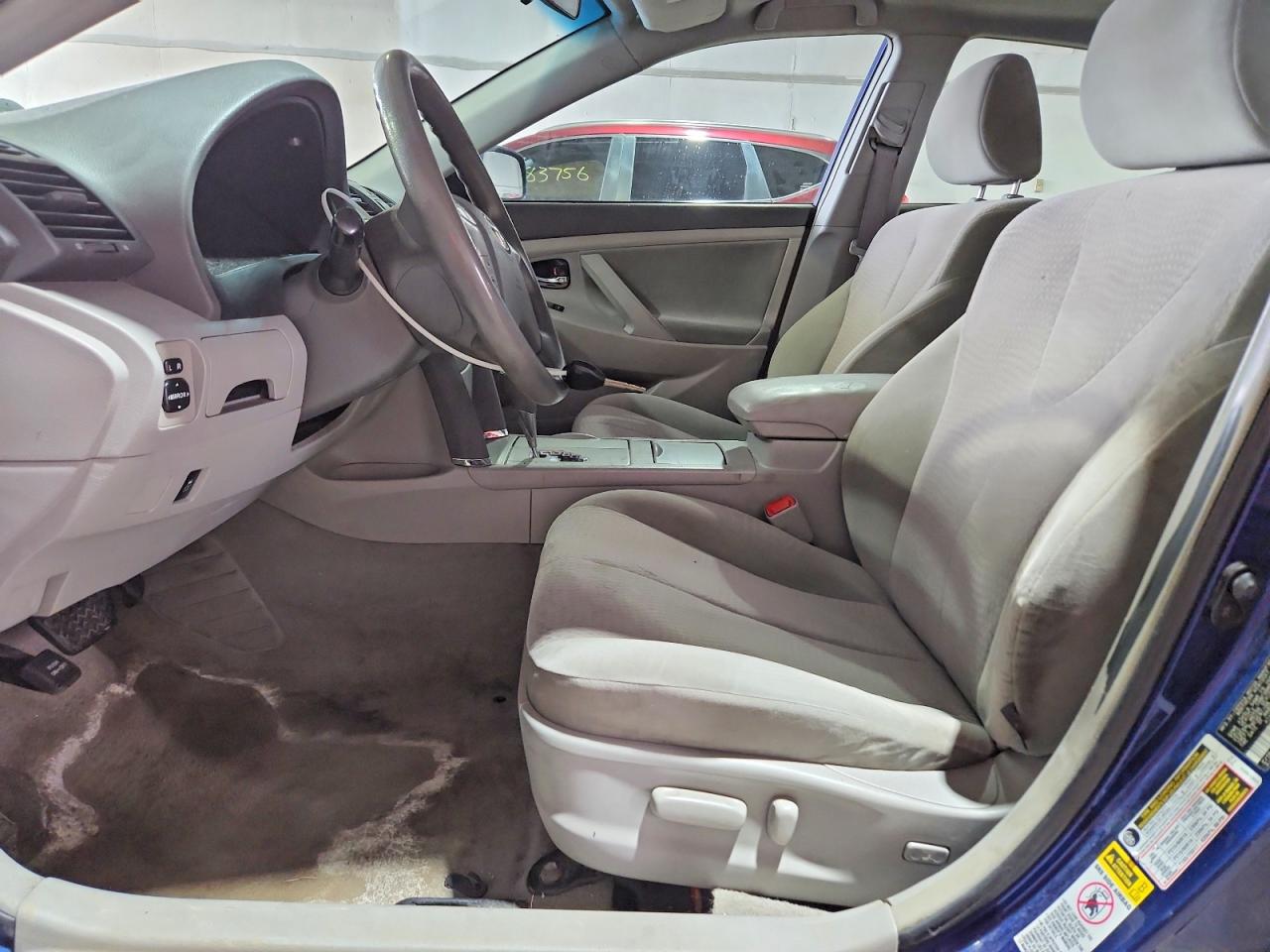 2010 TOYOTA CAMRY LE photo 19