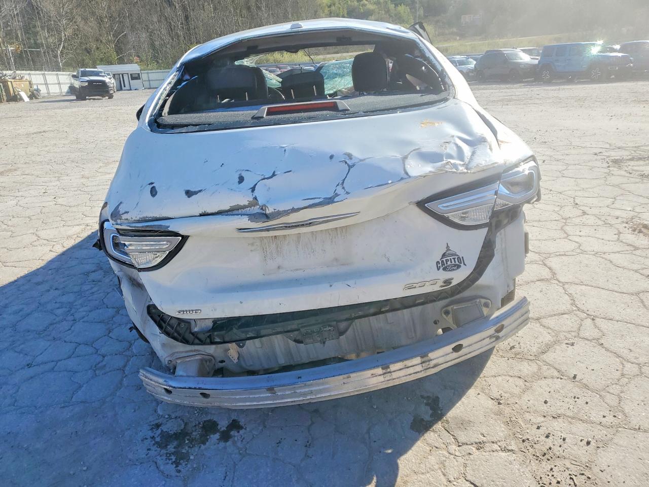 2016 CHRYSLER 200 S photo 11