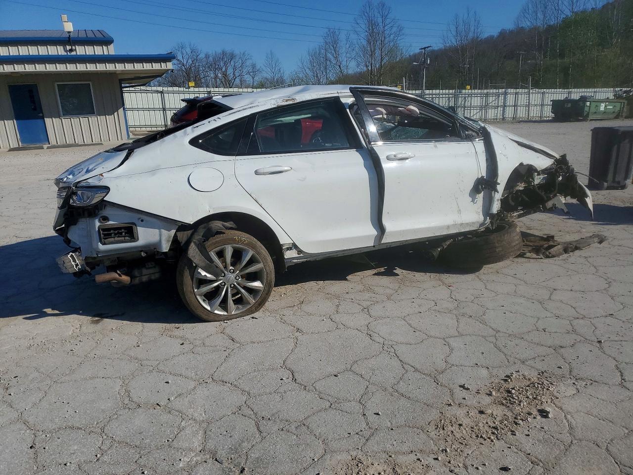 2016 CHRYSLER 200 S photo 5