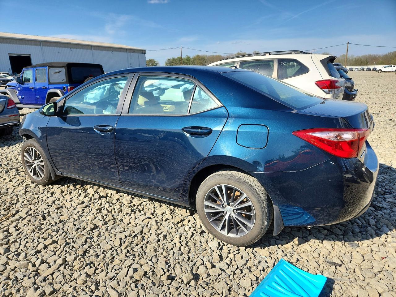 2019 TOYOTA COROLLA LE photo 2