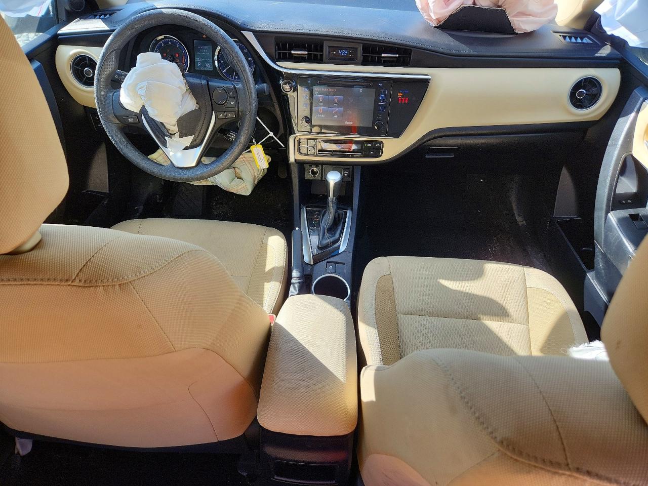 2019 TOYOTA COROLLA LE photo 8