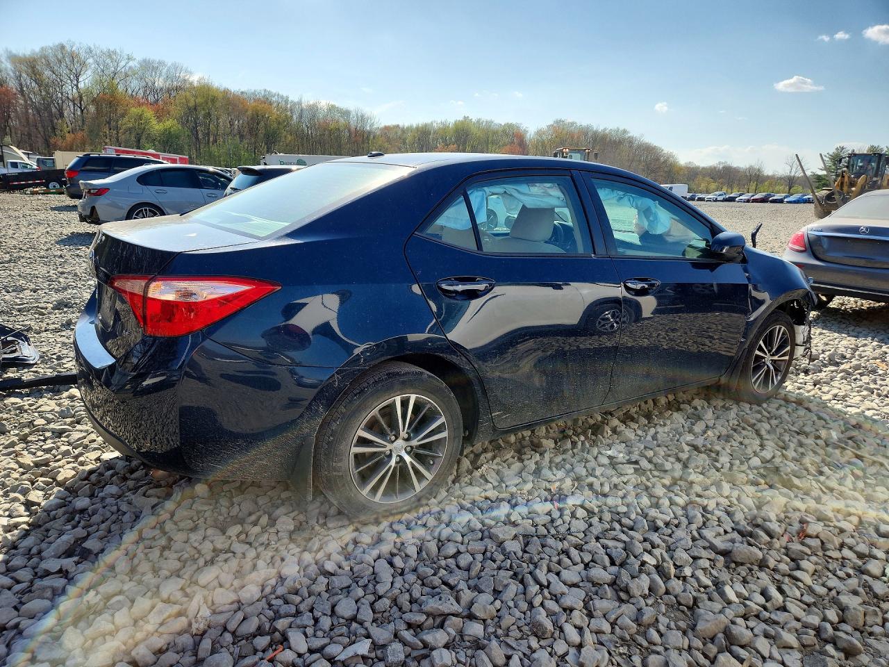 2019 TOYOTA COROLLA LE photo 3