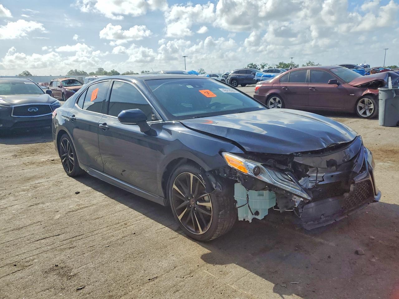 2020 TOYOTA CAMRY XSE photo 10