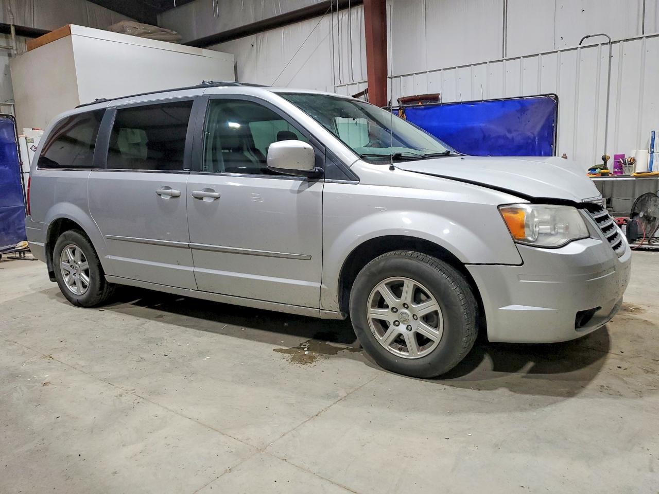 2010 CHRYSLER TOWN & COUNTRY TOURING photo 10