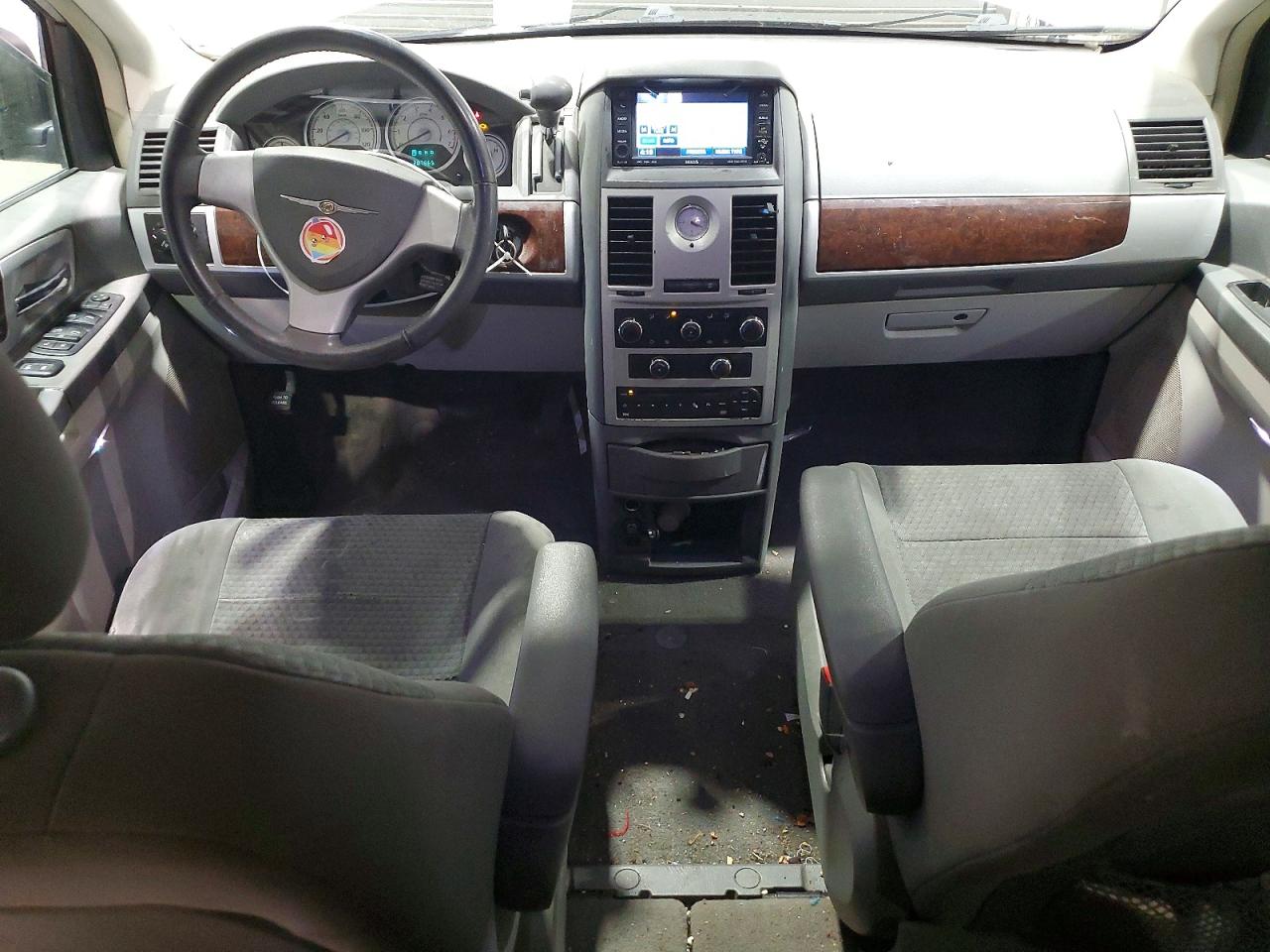 2010 CHRYSLER TOWN & COUNTRY TOURING photo 22