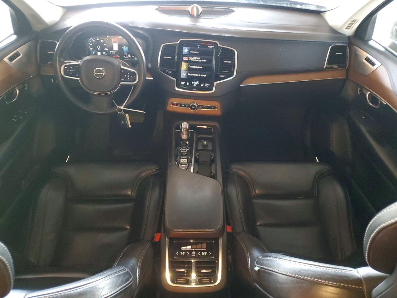 2016 VOLVO XC90 T8 photo 8