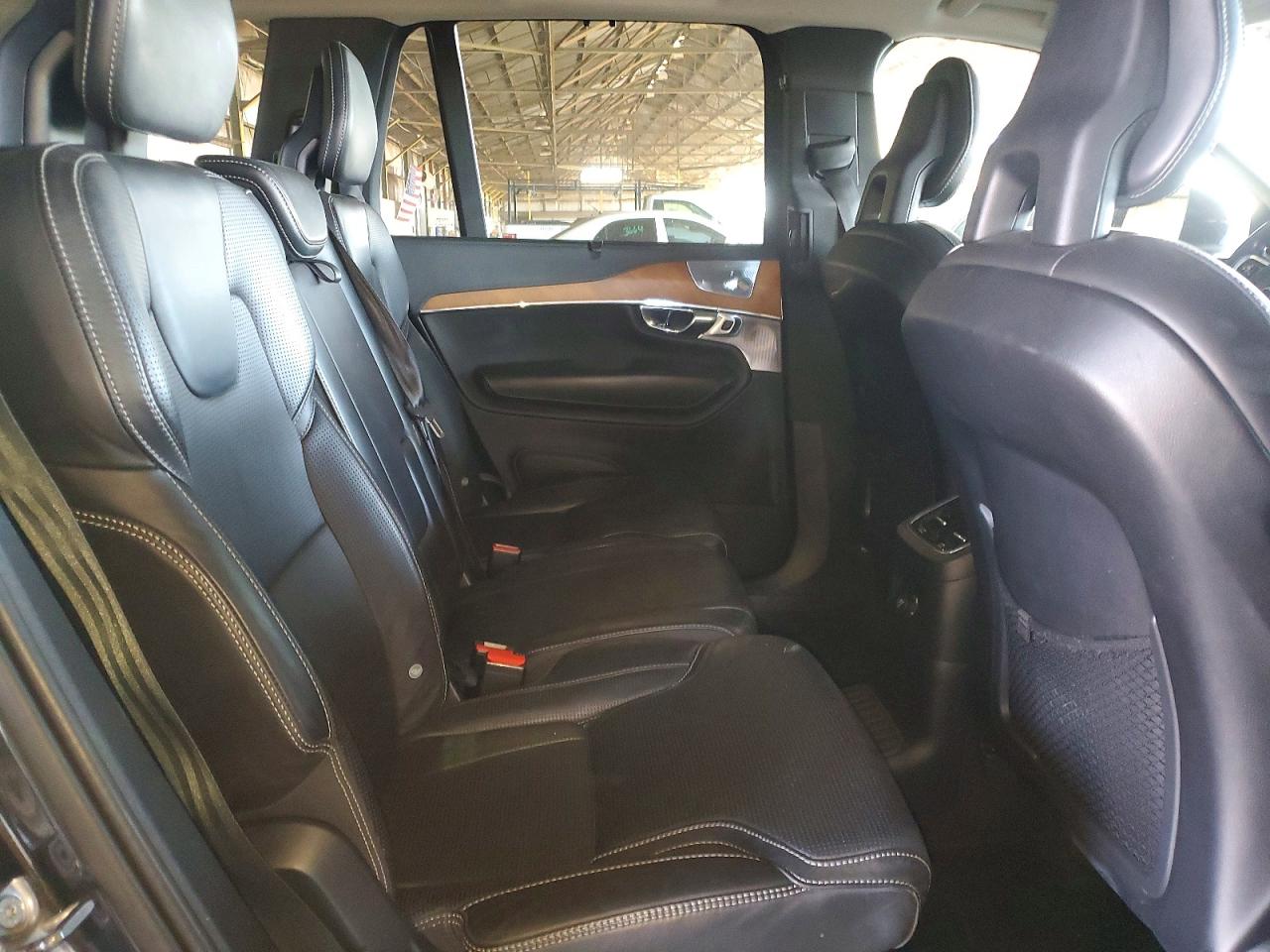2016 VOLVO XC90 T8 photo 10