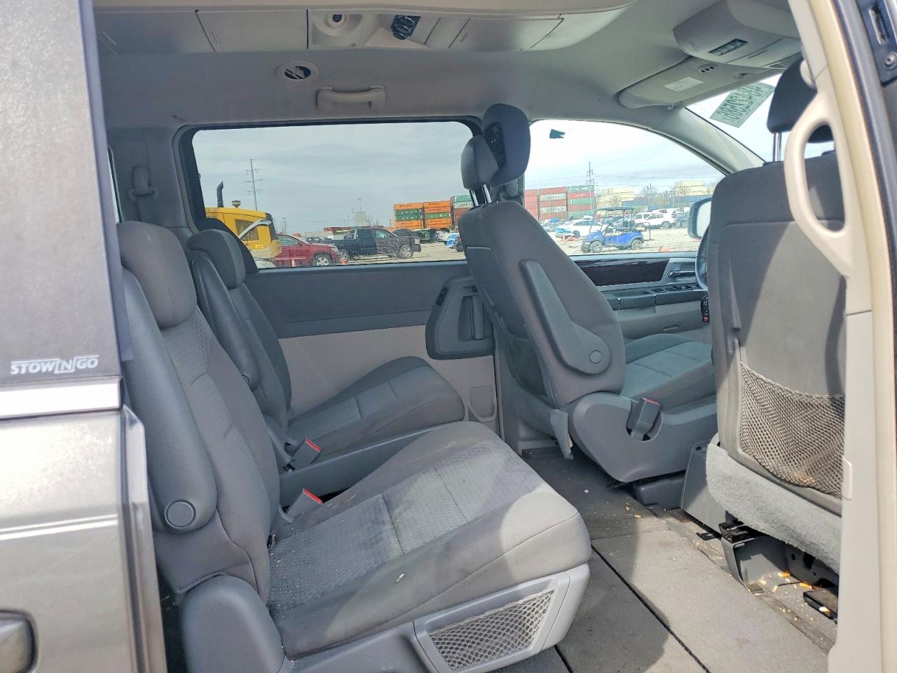 2010 CHRYSLER TOWN & COUNTRY TOURING photo 11