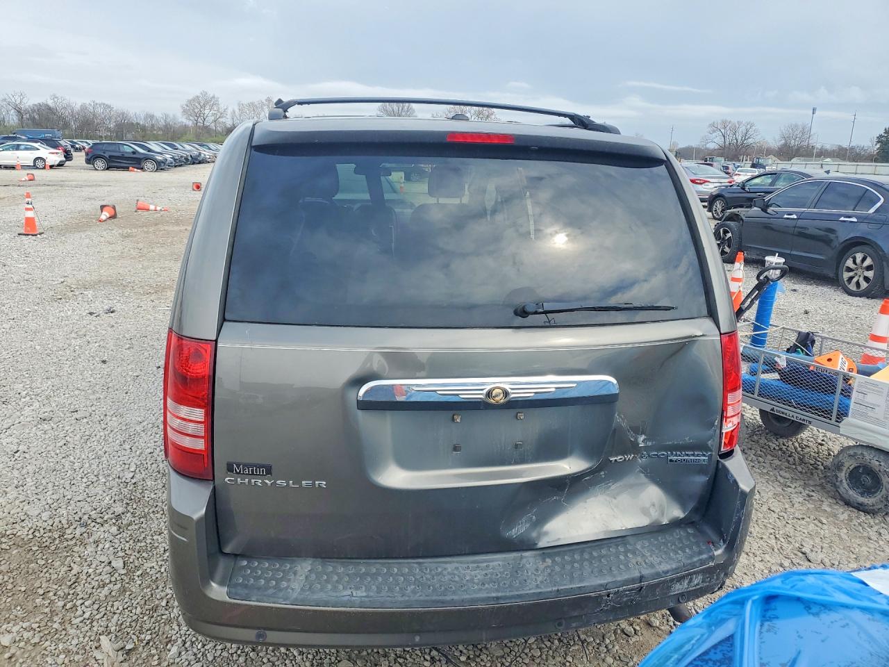 2010 CHRYSLER TOWN & COUNTRY TOURING photo 6