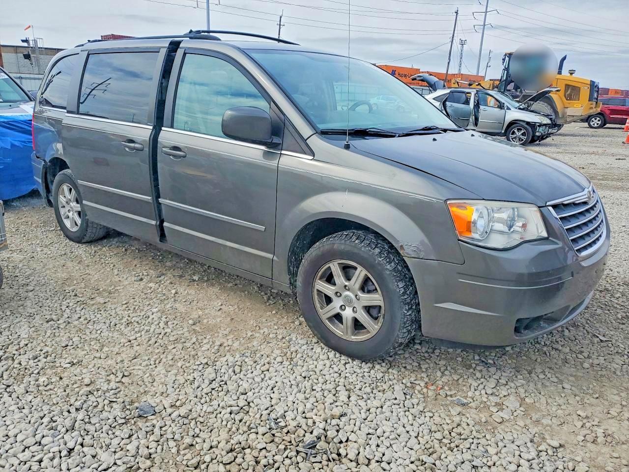 2010 CHRYSLER TOWN & COUNTRY TOURING photo 4
