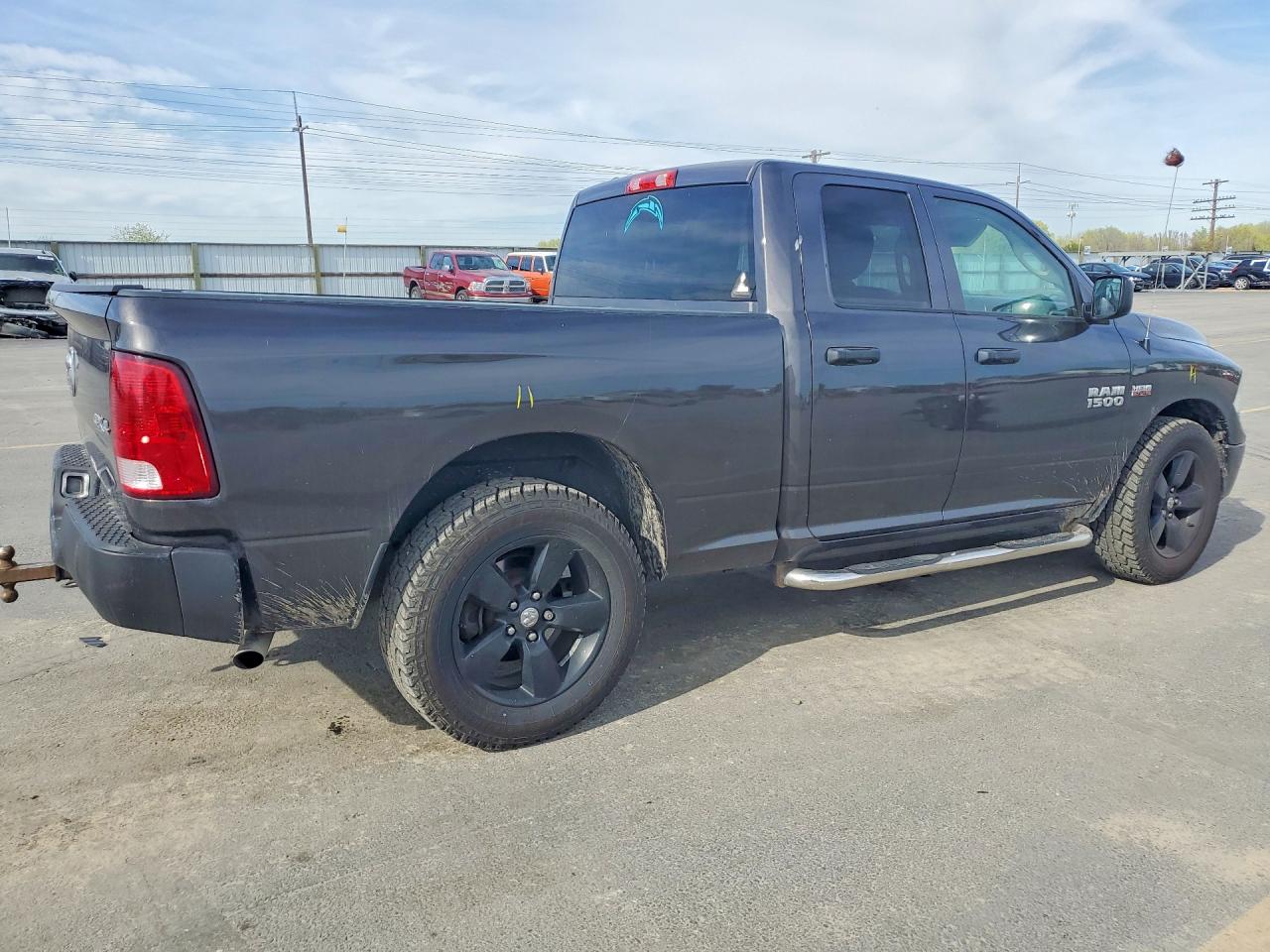 2017 RAM 1500 ST photo 3
