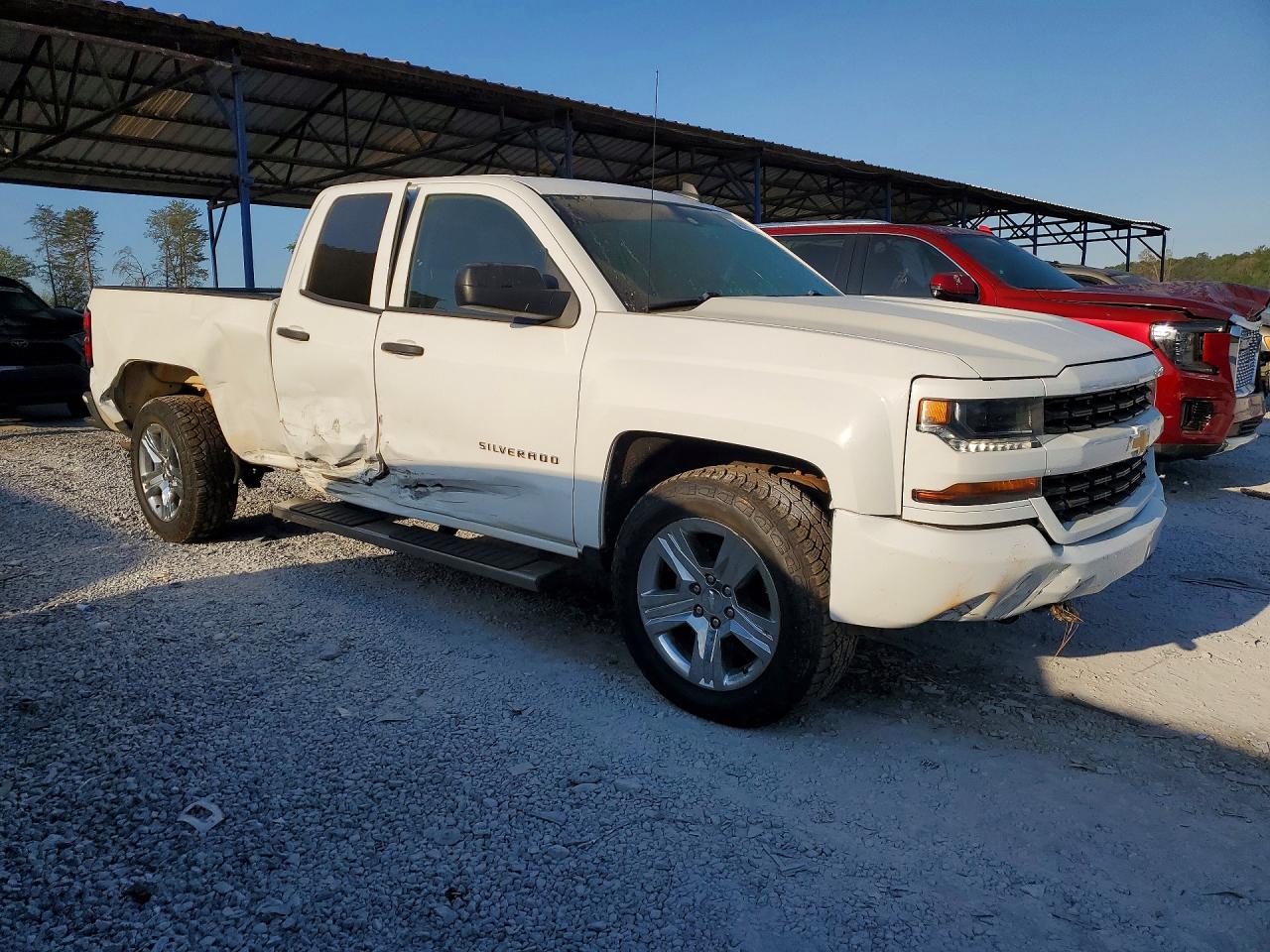 2018 CHEVROLET SILVERADO C1500 CUSTOM photo 4