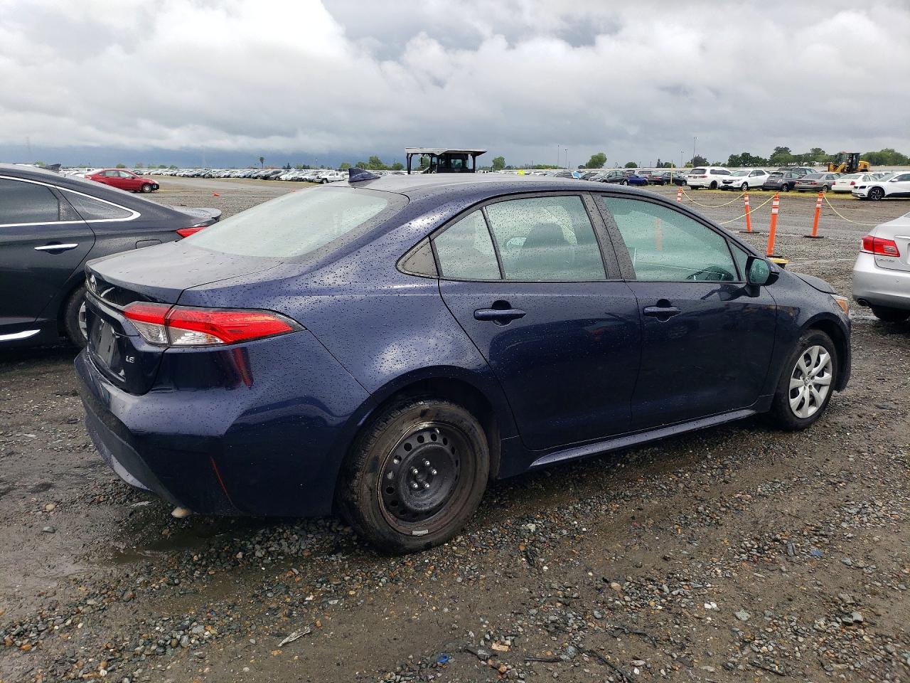 2021 TOYOTA COROLLA LE photo 3