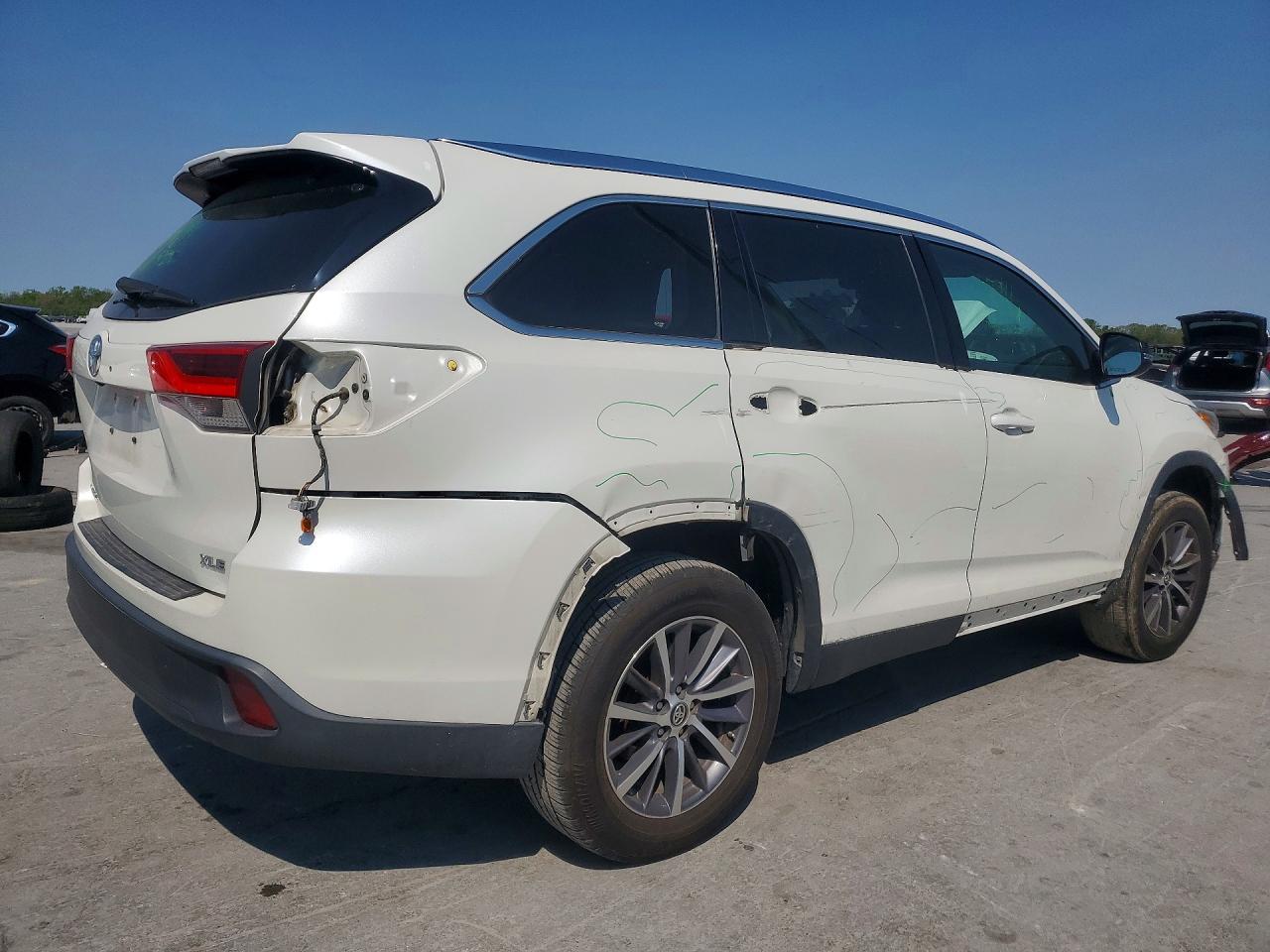 2019 TOYOTA HIGHLANDER photo 7