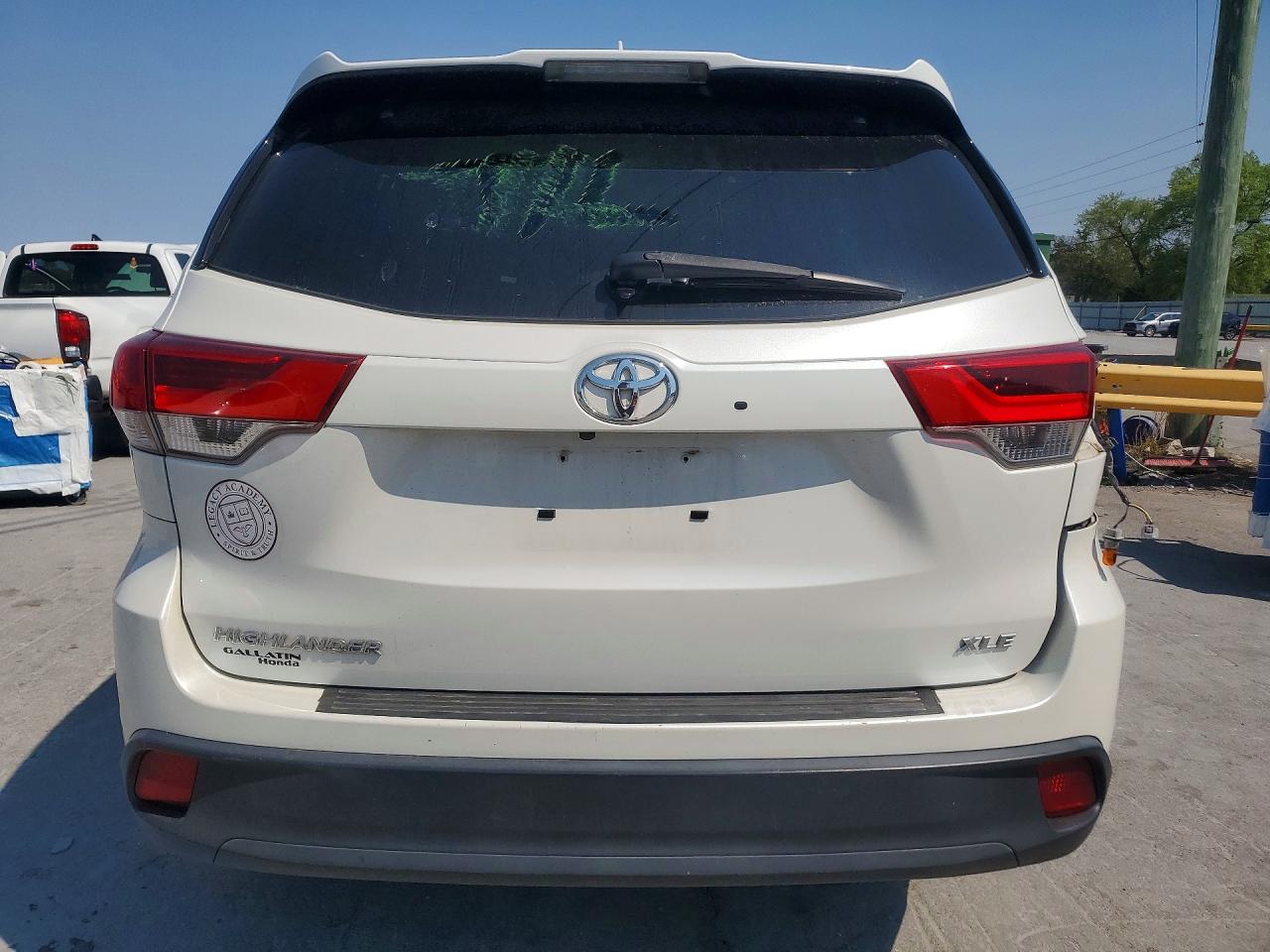 2019 TOYOTA HIGHLANDER photo 16