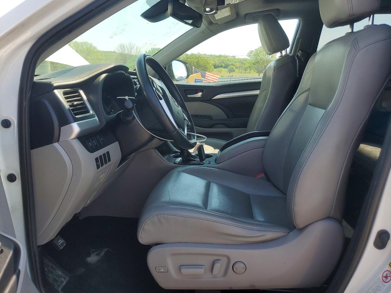 2019 TOYOTA HIGHLANDER photo 19