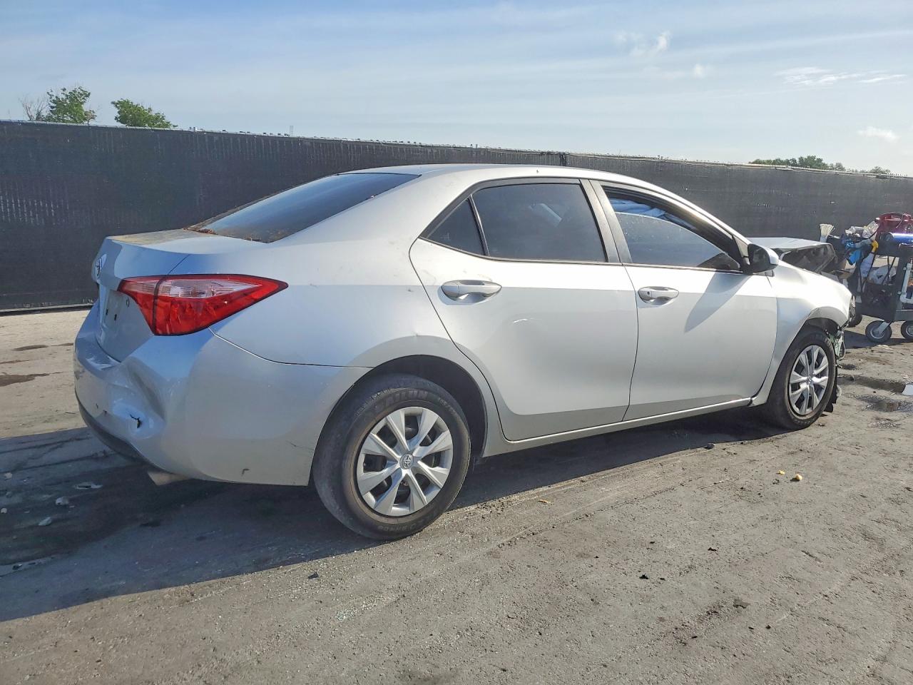 2018 TOYOTA COROLLA L photo 5