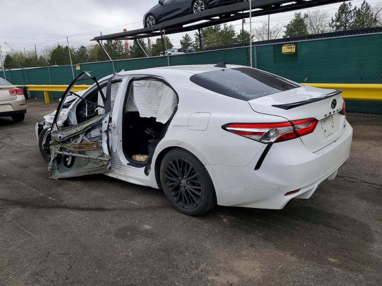 2020 TOYOTA CAMRY SE NIGHTSHADE photo 2