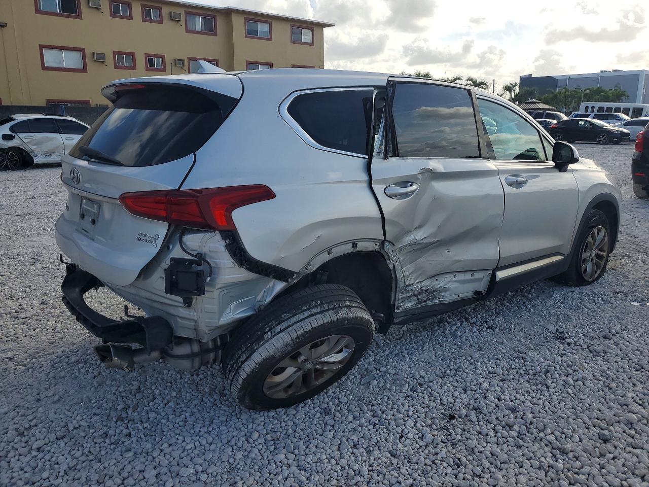 2019 HYUNDAI SANTA FE SEL 2.4L photo 3