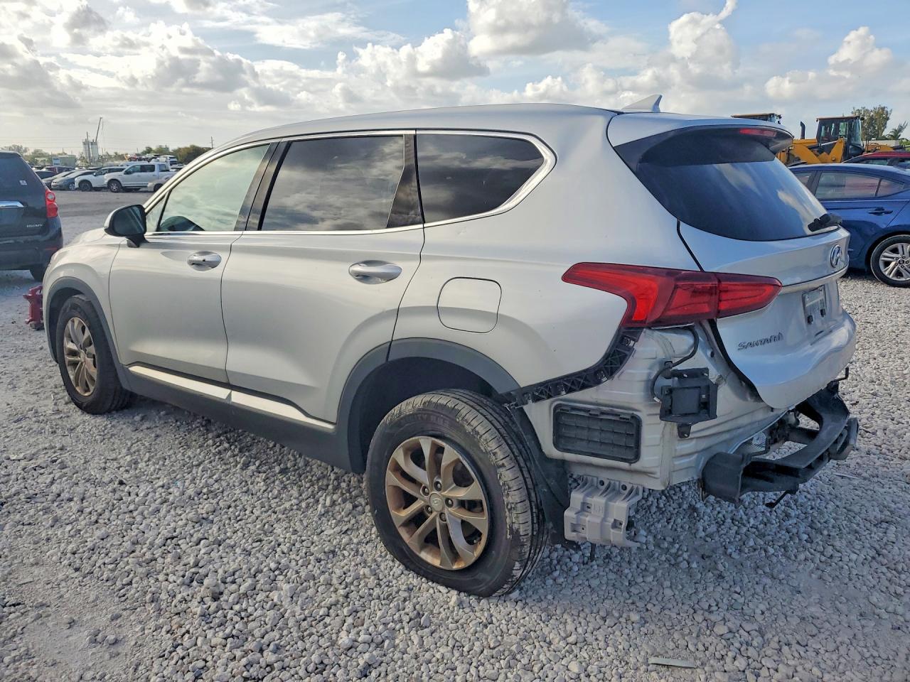 2019 HYUNDAI SANTA FE SEL 2.4L photo 2