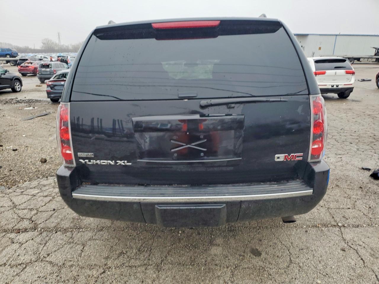2011 GMC YUKON XL DENALI photo 11