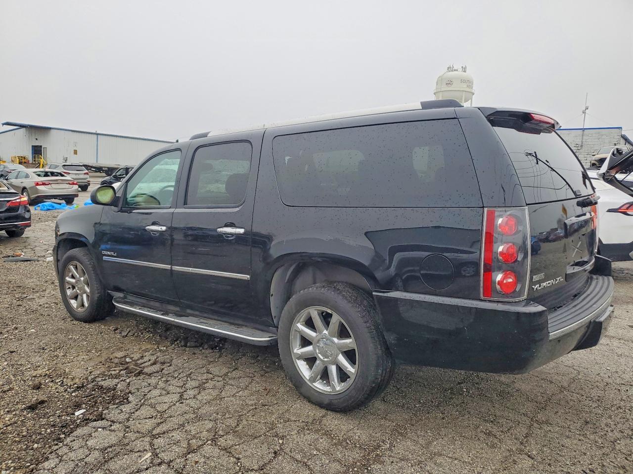 2011 GMC YUKON XL DENALI photo 3