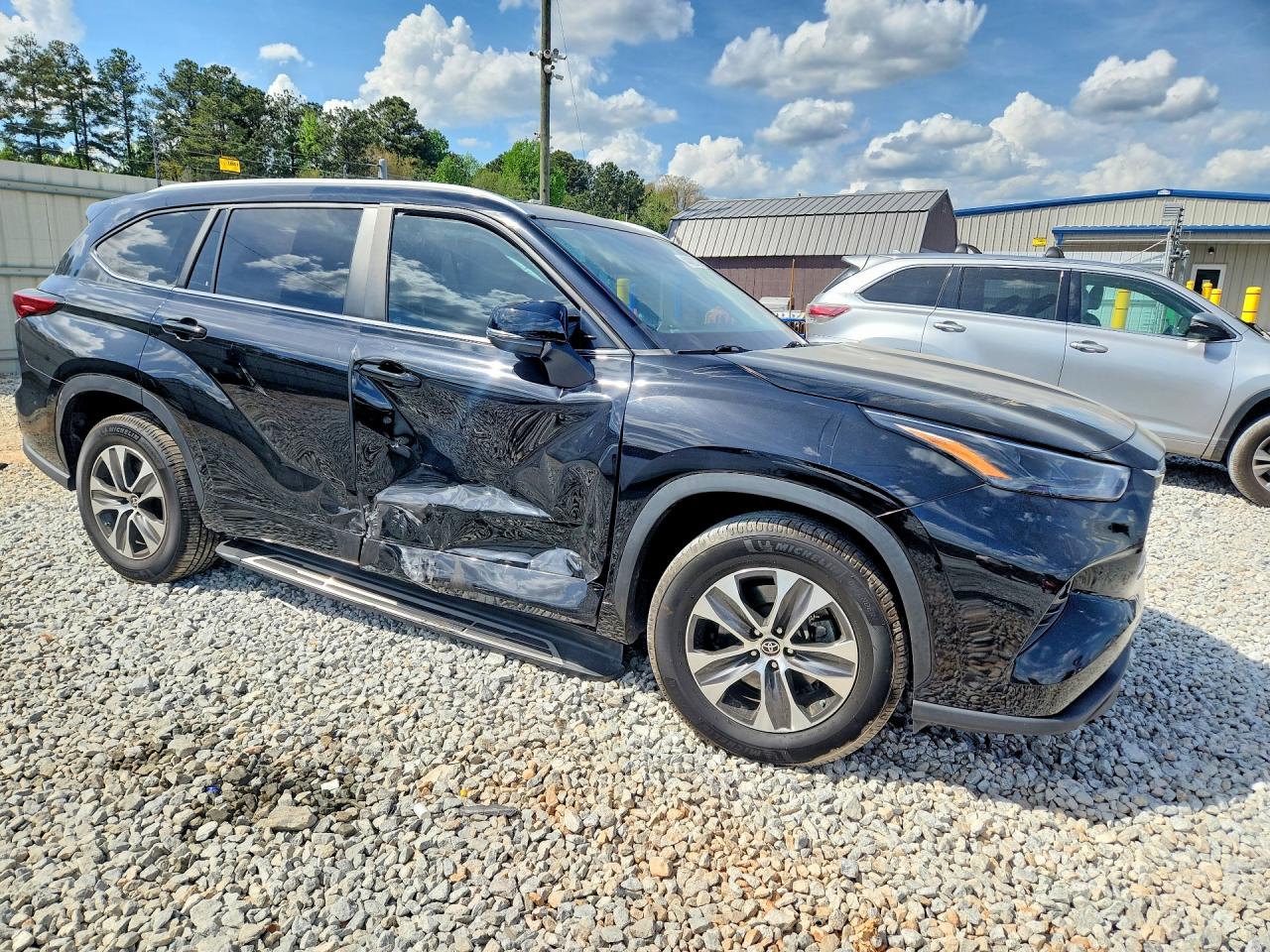 2023 TOYOTA HIGHLANDER XLE photo 7
