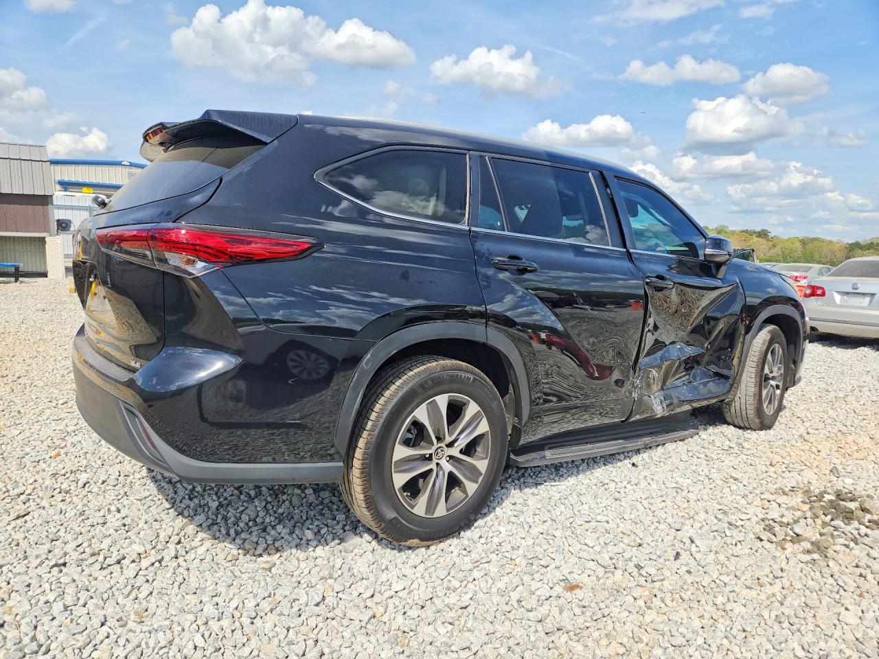 2023 TOYOTA HIGHLANDER XLE photo 5