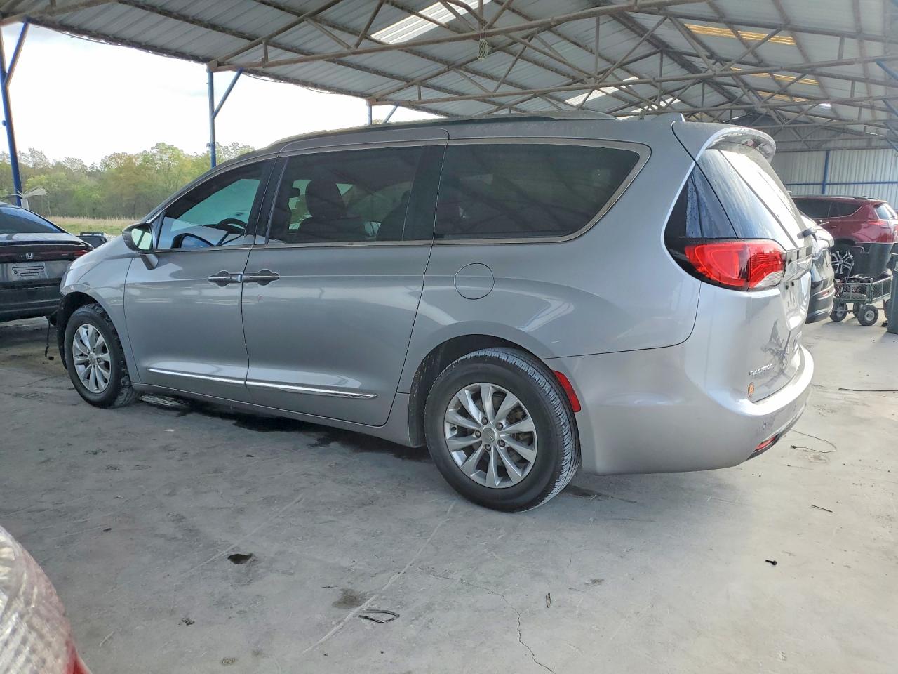2019 CHRYSLER PACIFICA TOURING L photo 2