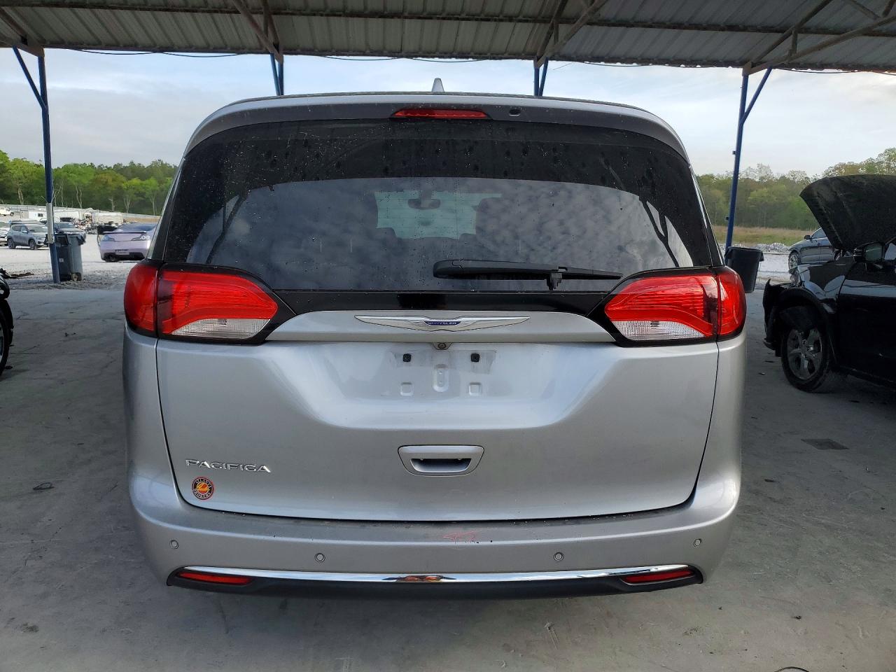 2019 CHRYSLER PACIFICA TOURING L photo 6