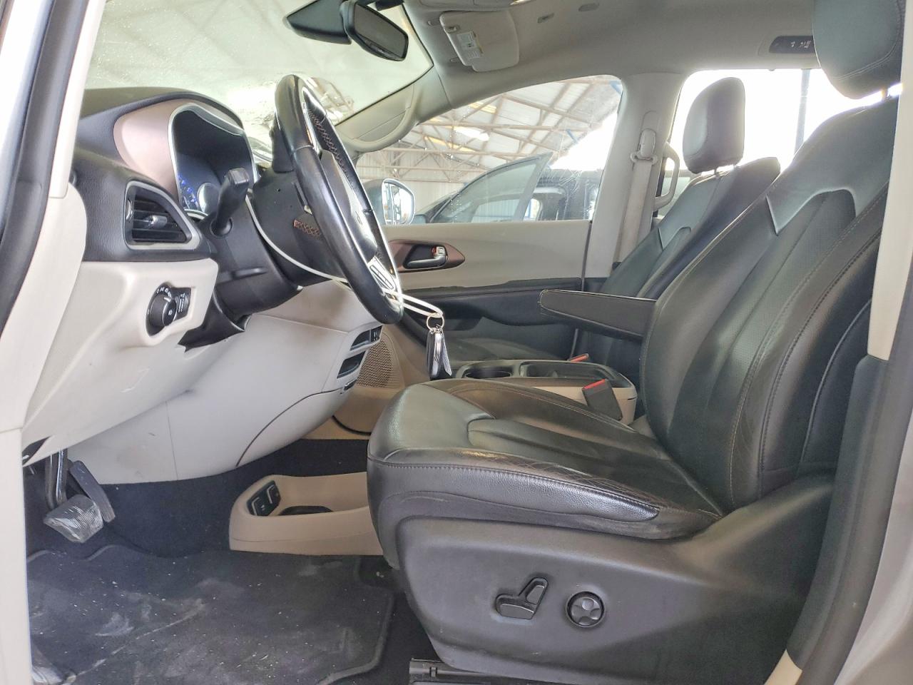 2019 CHRYSLER PACIFICA TOURING L photo 7