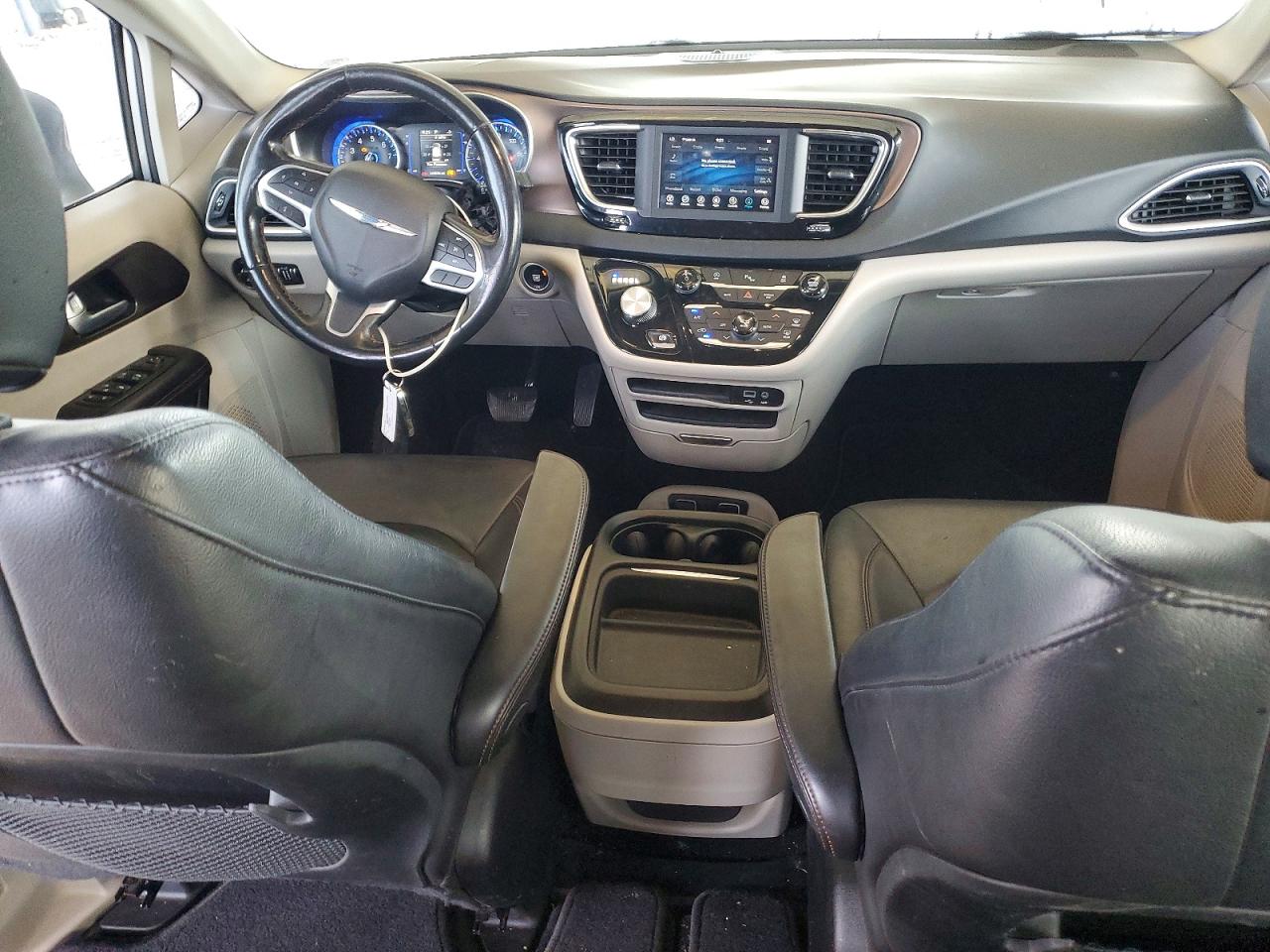 2019 CHRYSLER PACIFICA TOURING L photo 8