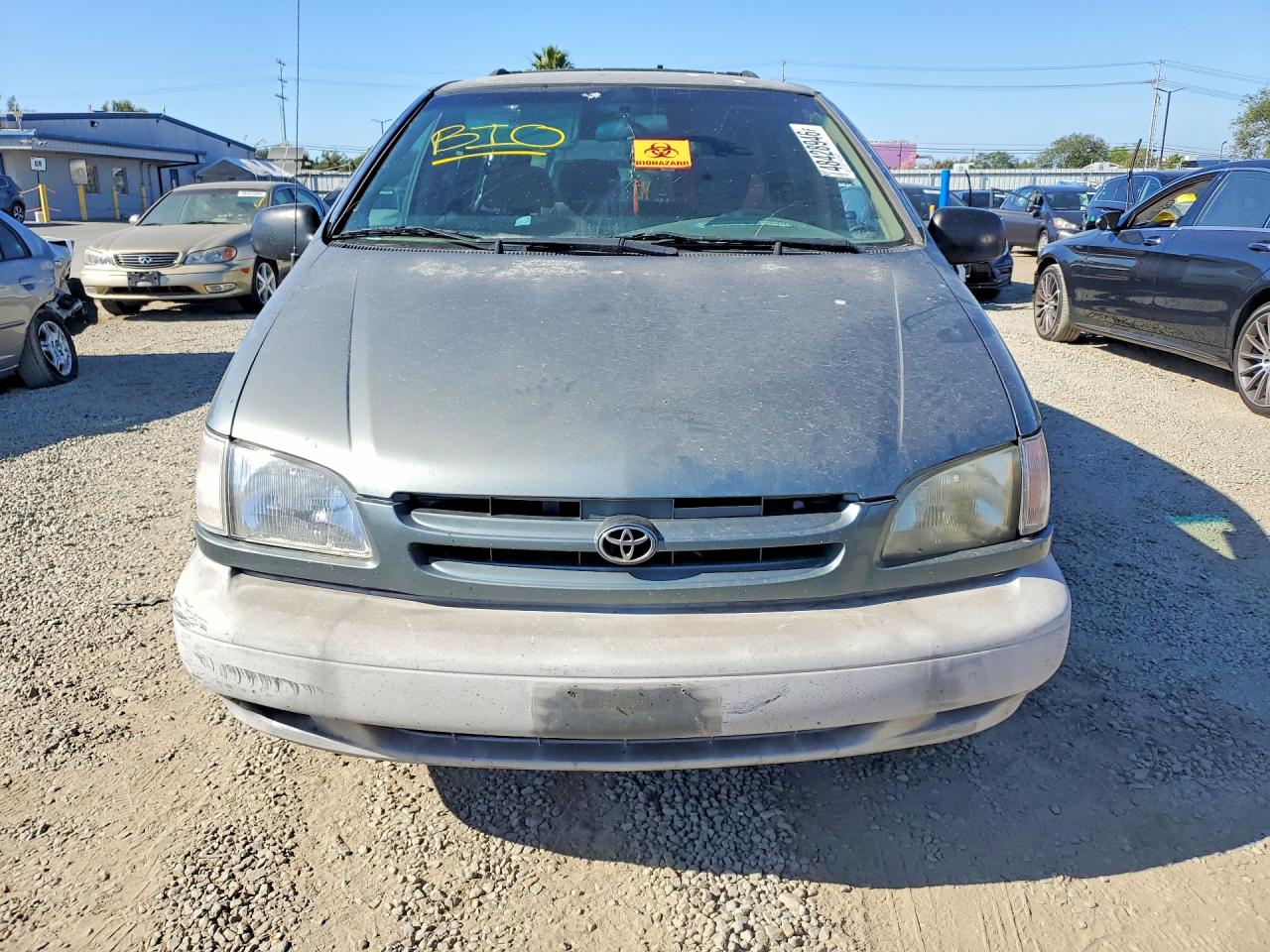 1998 TOYOTA SIENNA LE photo 9