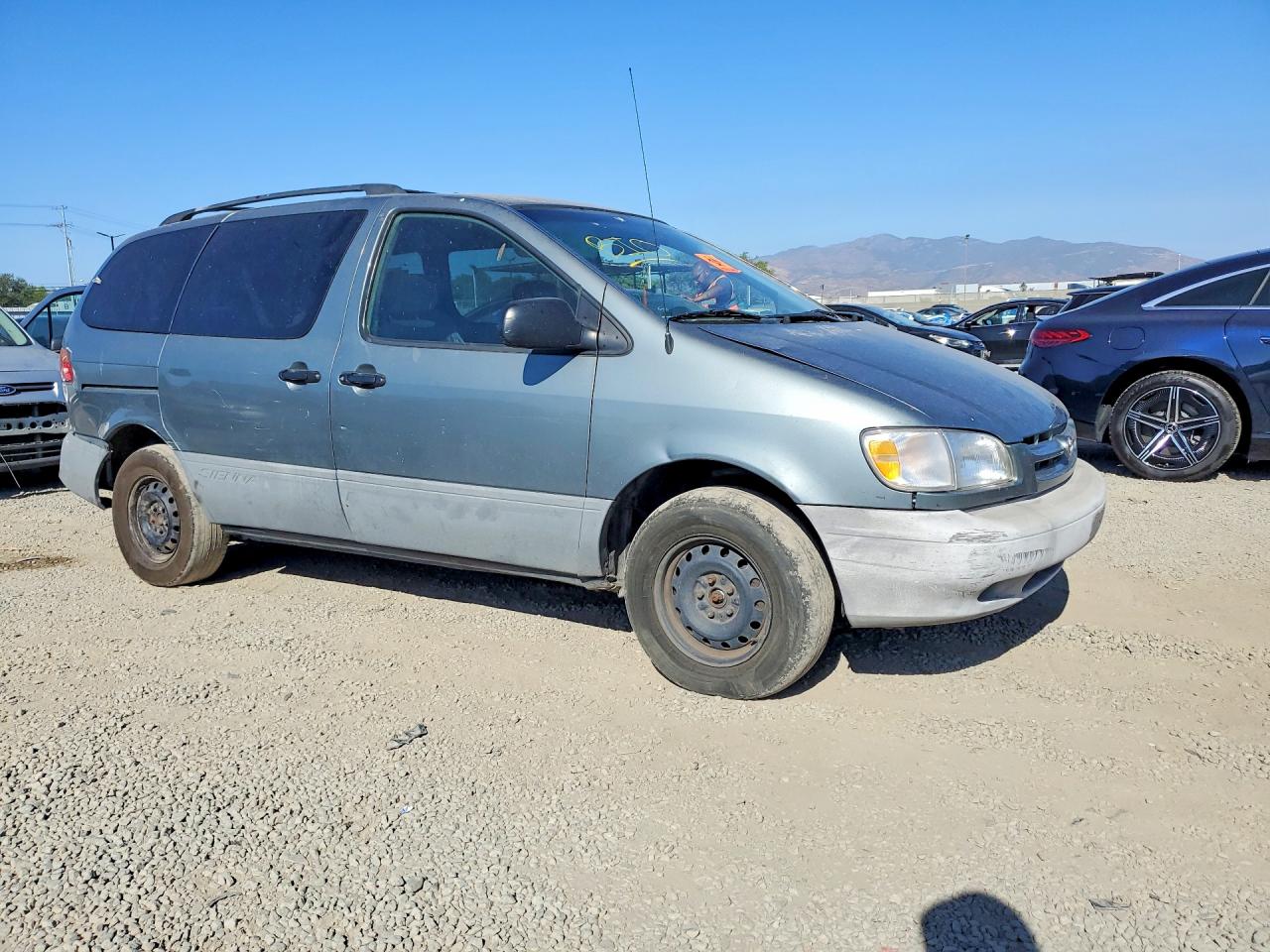 1998 TOYOTA SIENNA LE photo 7