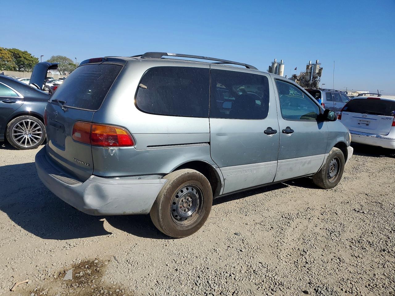 1998 TOYOTA SIENNA LE photo 5