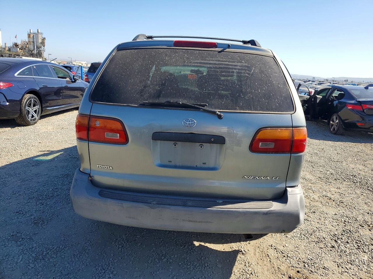 1998 TOYOTA SIENNA LE photo 11