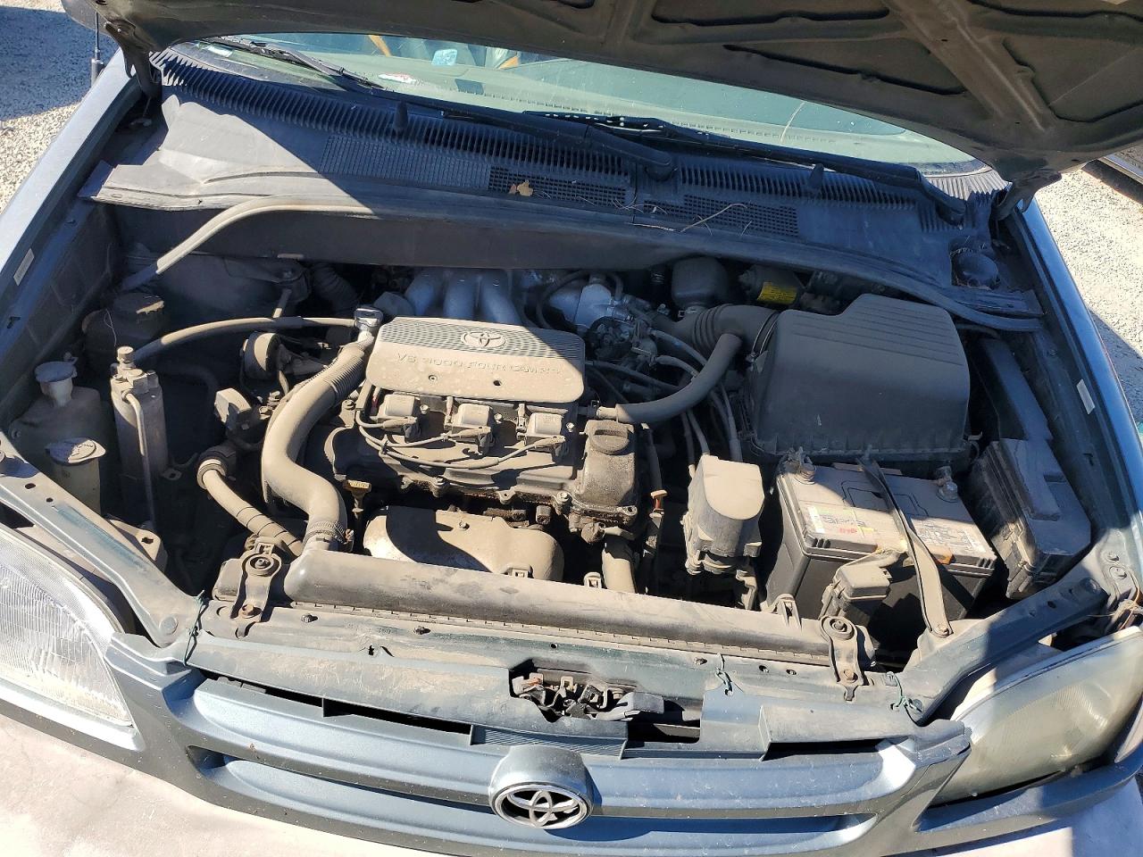 1998 TOYOTA SIENNA LE photo 23