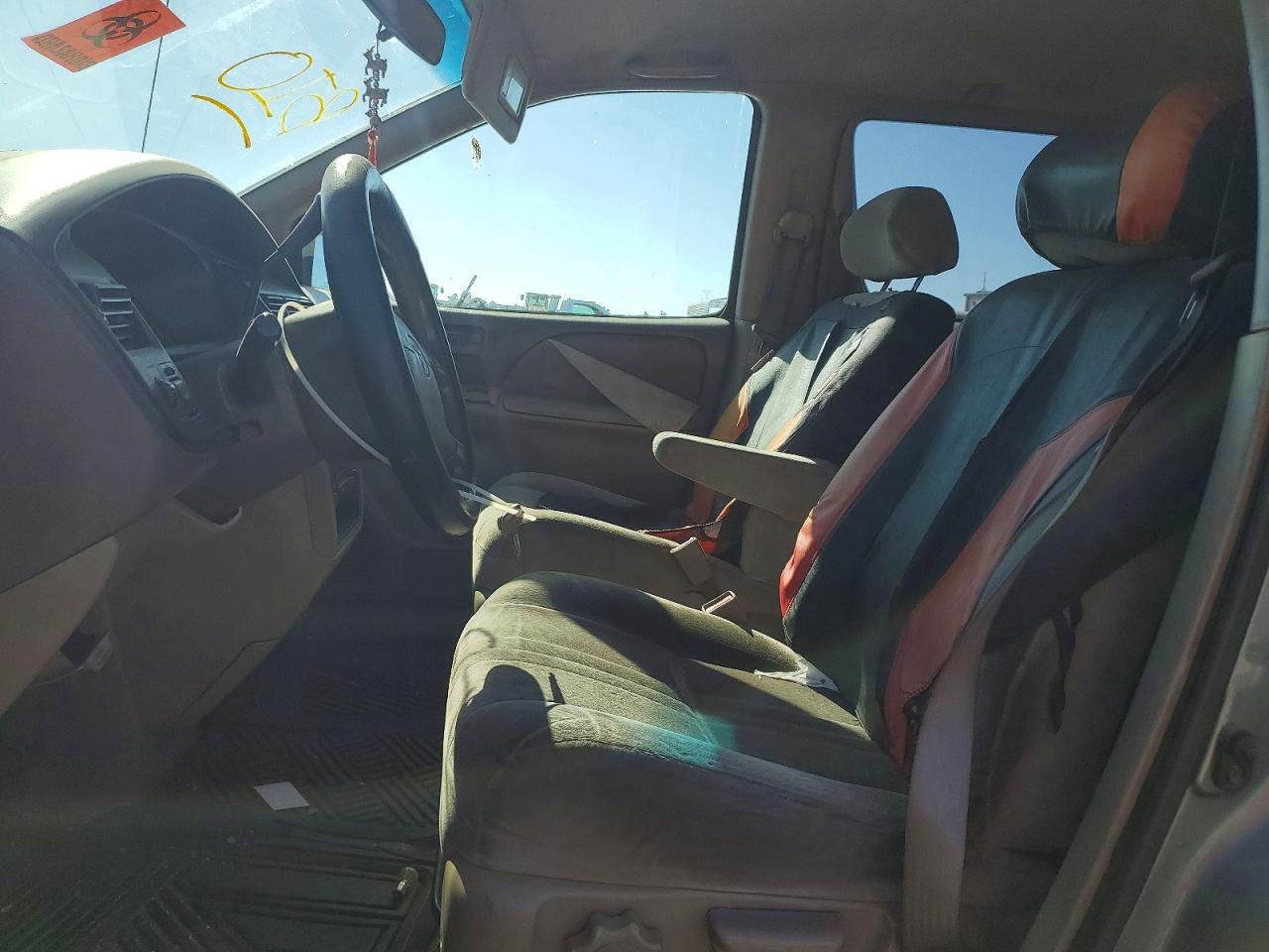 1998 TOYOTA SIENNA LE photo 13