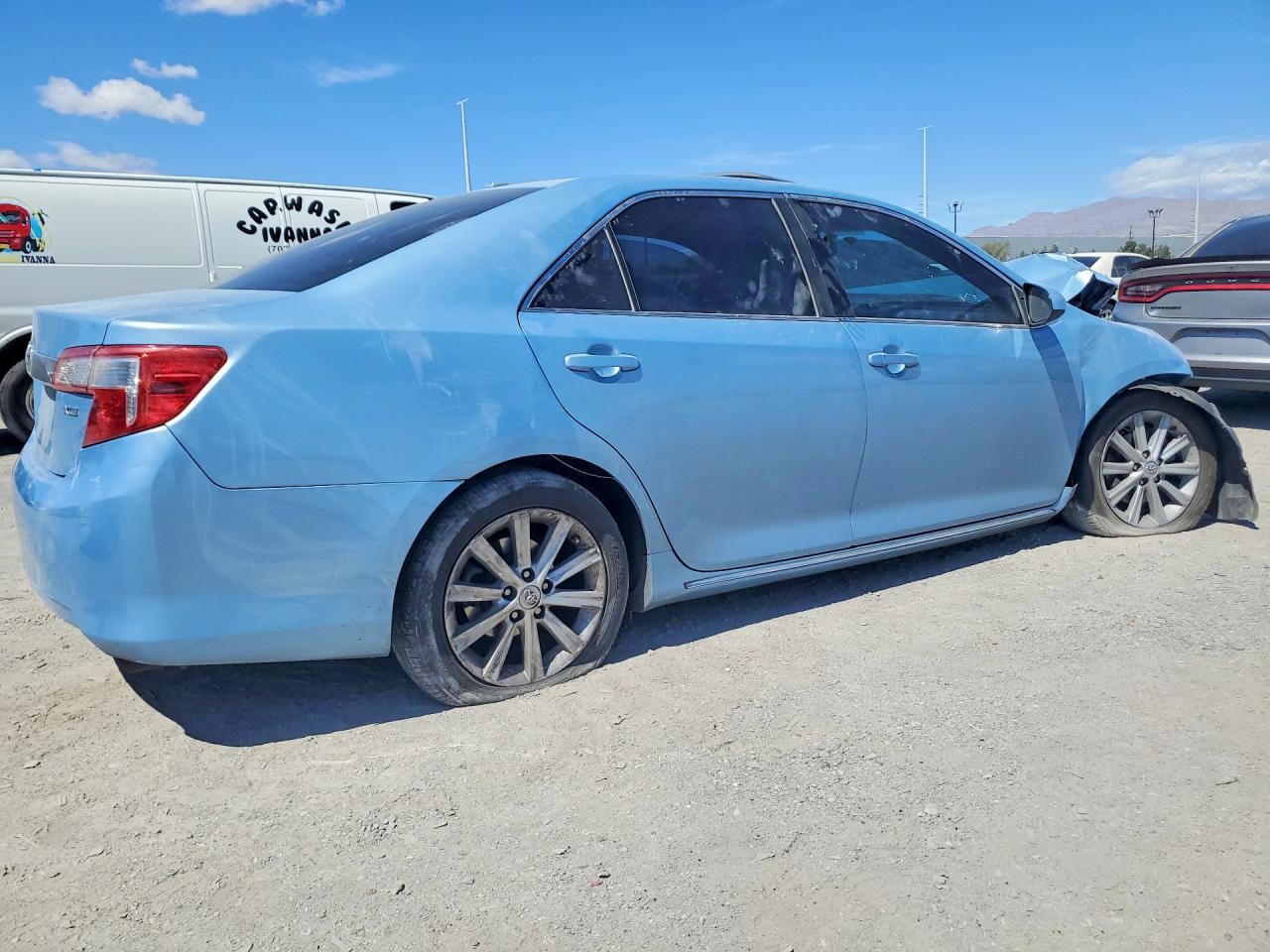 2014 TOYOTA CAMRY XLE photo 3