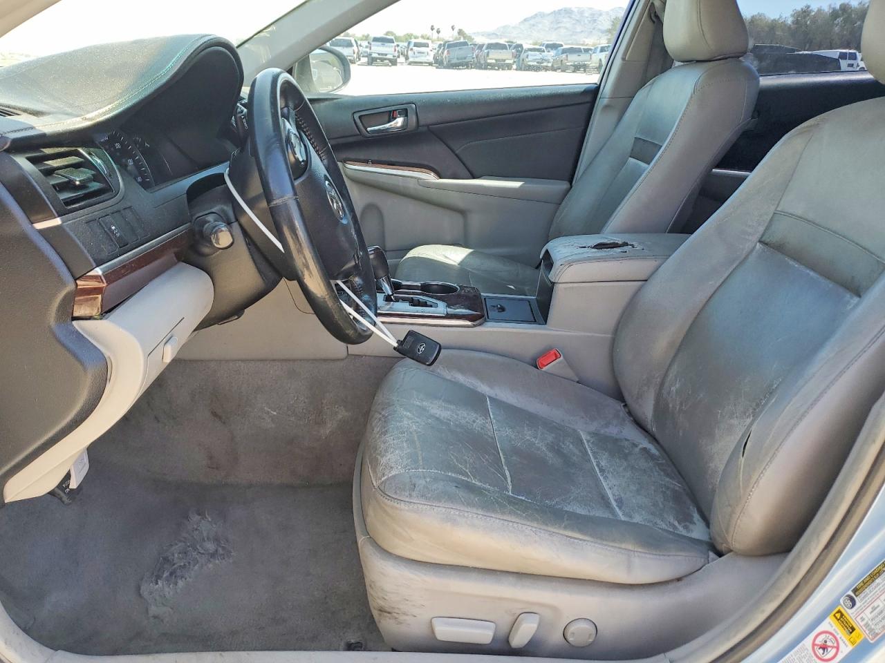 2014 TOYOTA CAMRY XLE photo 7