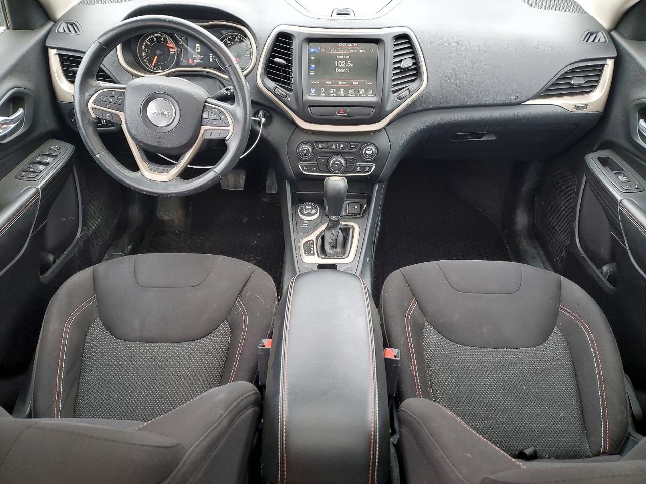 2016 JEEP CHEROKEE LATITUDE photo 8