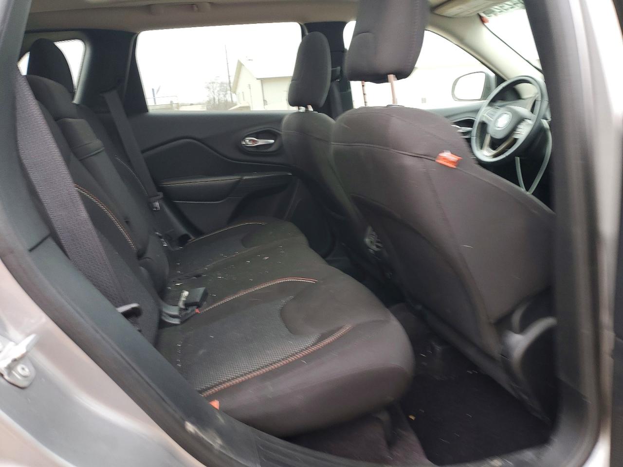 2016 JEEP CHEROKEE LATITUDE photo 11