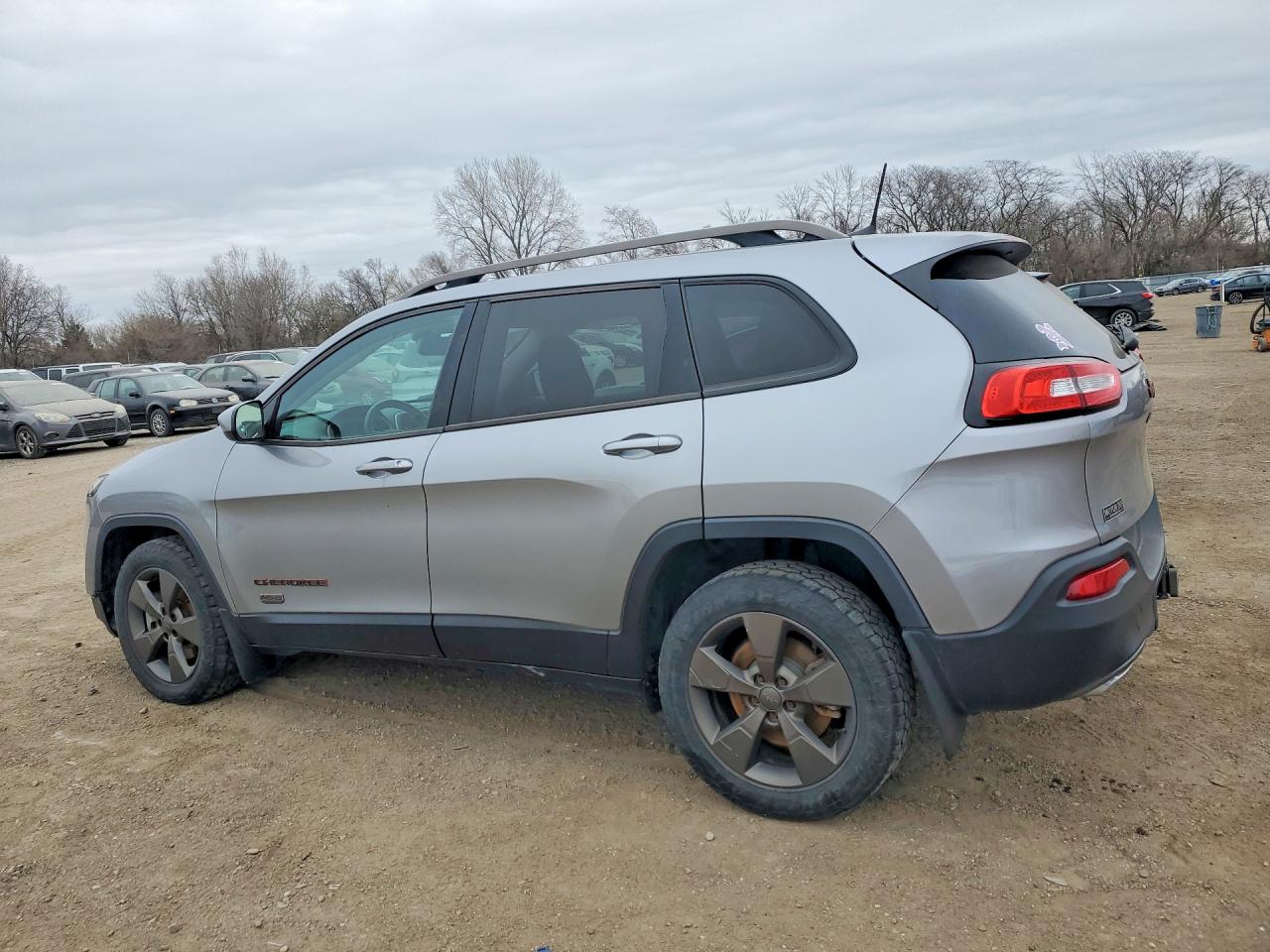 2016 JEEP CHEROKEE LATITUDE photo 2