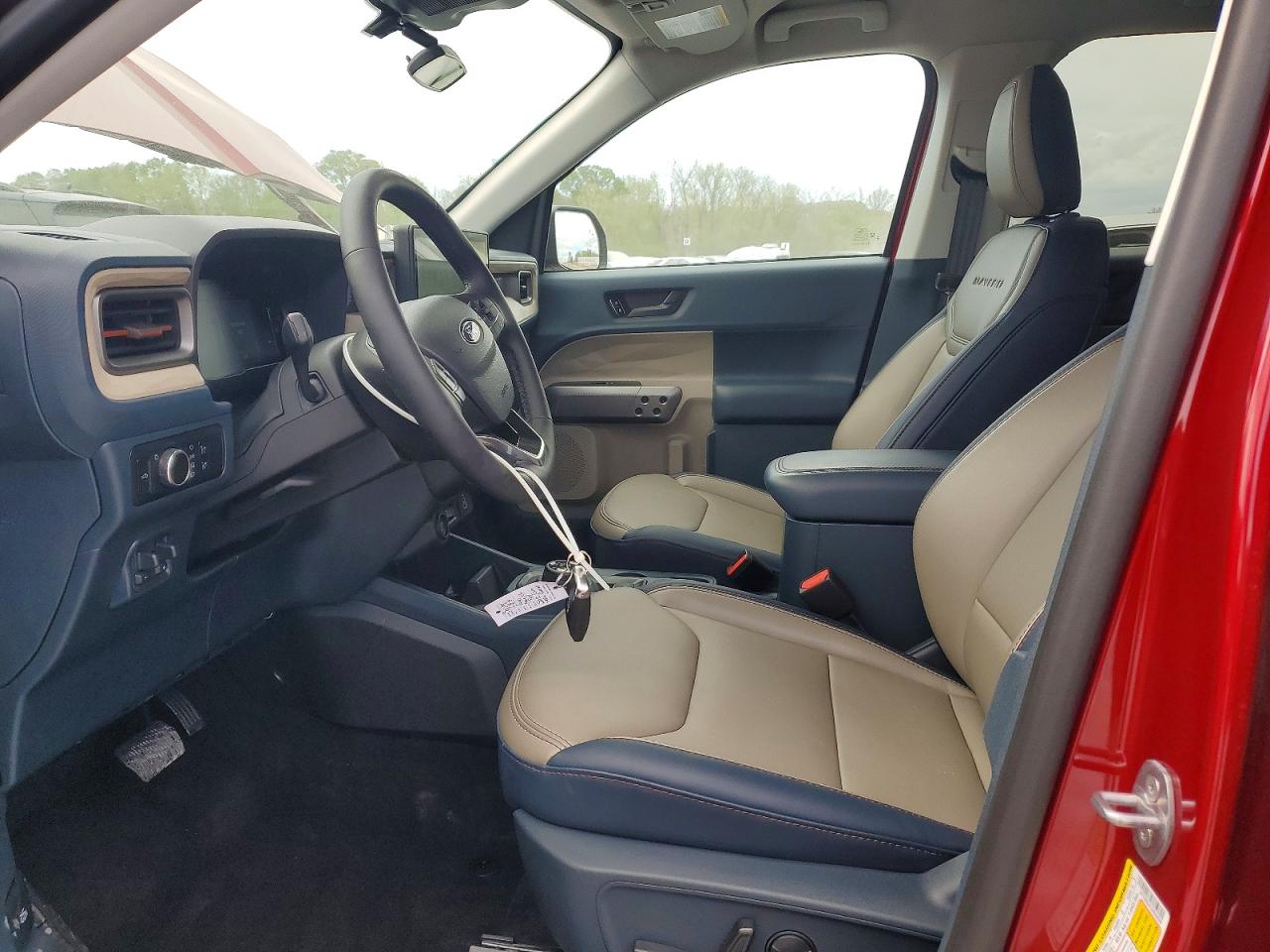 2025 FORD MAVERICK LARIAT photo 19