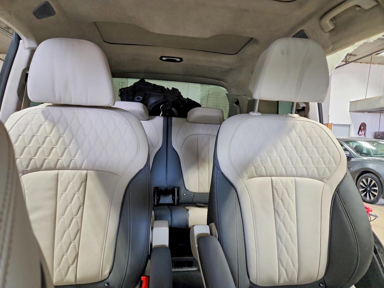 2023 BMW X7 photo 28